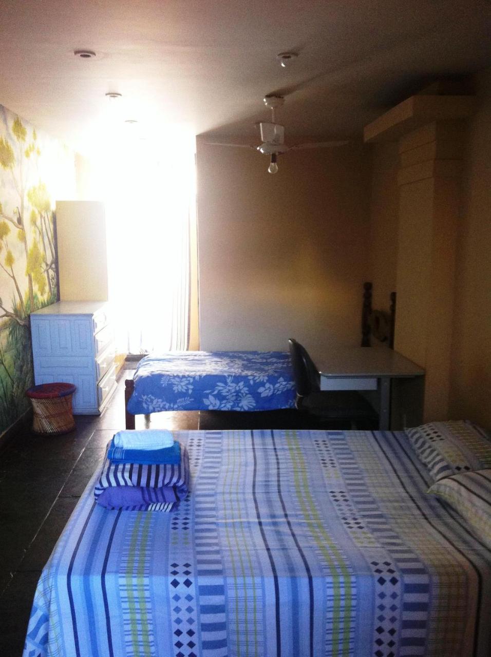 Quarto Triplo com Banheiro Privativo